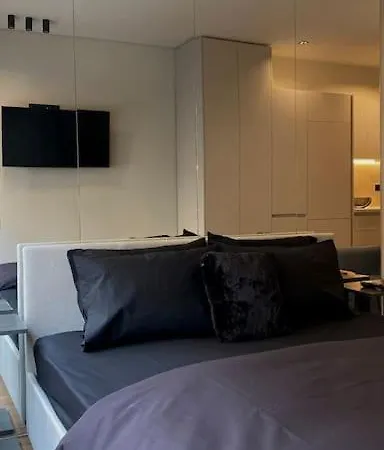 Lawsuit E 1 Apartment *