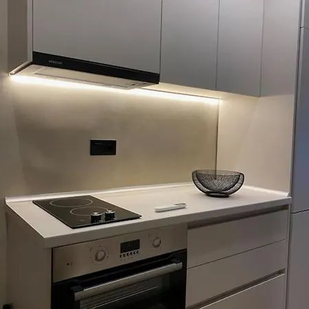 Apartment Lawsuit E 1 *