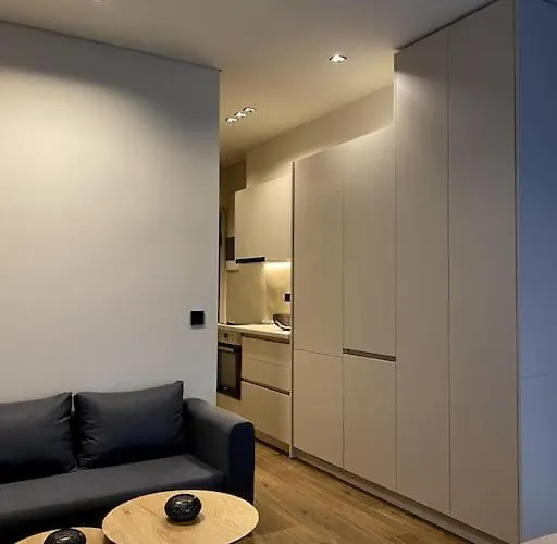 Apartman Lawsuit E 1 *